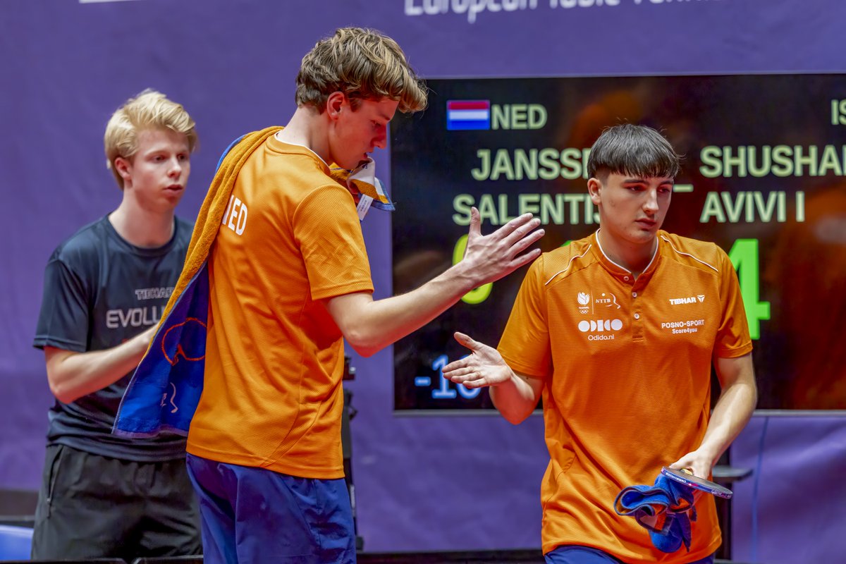 tafeltennis's tweet image. Op zaterdag 19 juli eindigde de deelname van TeamNLaan het Europees Jeugdkampioenschap 2025 in Ostrava.
Lees hieronder het laatste EJK-verslag met een korte terugblik👇
tafeltennis.nl/.../nederlands…

#EYC #TeamNL
