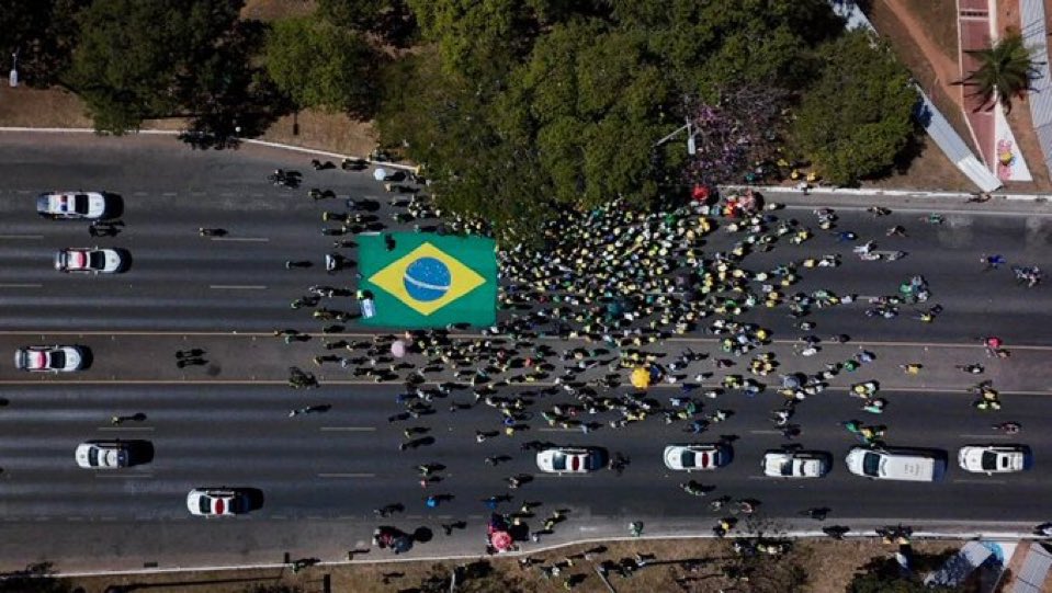 choquei's tweet photo. 🚨VEJA: Manifestação de hoje dos bolsonaristas a favor de Donald Trump, presidente dos Estados Unidos. https://t.co/PkJbml4700