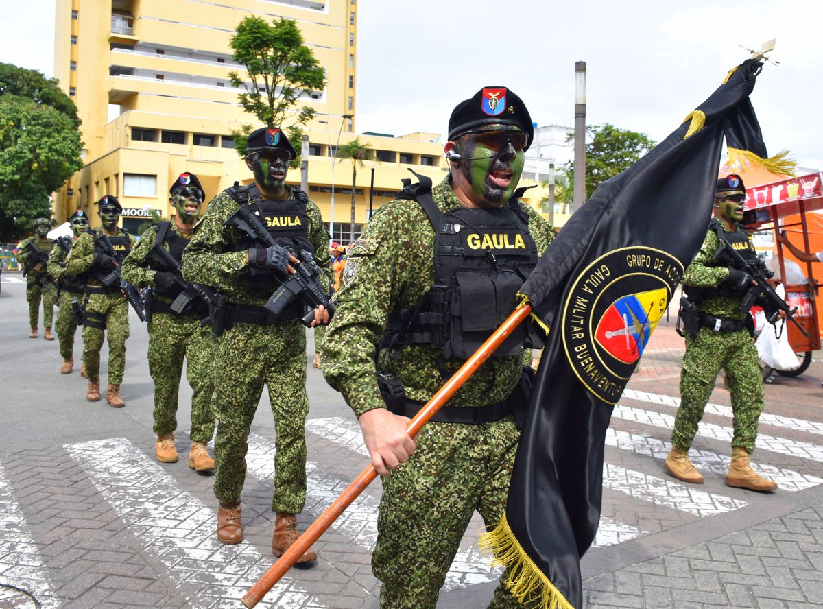 Así se vivió el desfile del 20 de Julio en #Buenaventura y #Tumaco:
Orgullo patrio, tradición y compromiso con Colombia.

La Administración Municipal condecoró al Comandante de <a href="/FNP_ArmadaCol/">Fuerza Naval del Pacífico</a> señor Contralmirante Camilo Gutiérrez Olano, destacando su liderazgo en el #Pacífico.
