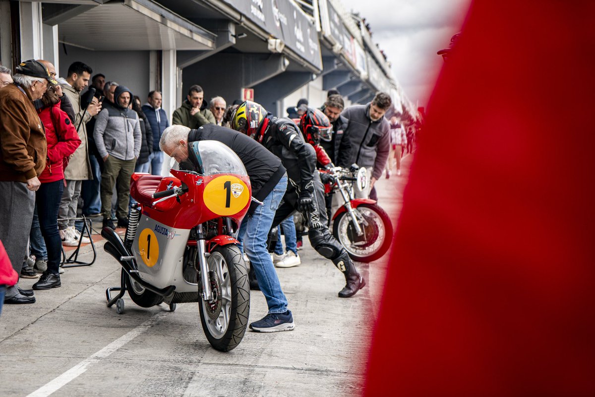 Circuit Ricardo Tormo (@circuitvalencia) on Twitter photo ¿Cuál ha sido vuestro momento favorito de esta primera parte del 2025? 🤔
Sin duda, uno de los nuestros fue el Racing Legends, donde <a href="/CarlosCheca7/">Carlos Checa Carrera</a> fue nombrado leyenda del Circuit ⭐️🔝 ¿Cuál ha sido vuestro momento favorito de esta primera parte del 2025? 🤔
Sin duda, uno de los nuestros fue el Racing Legends, donde <a href="/CarlosCheca7/">Carlos Checa Carrera</a> fue nombrado leyenda del Circuit ⭐️🔝