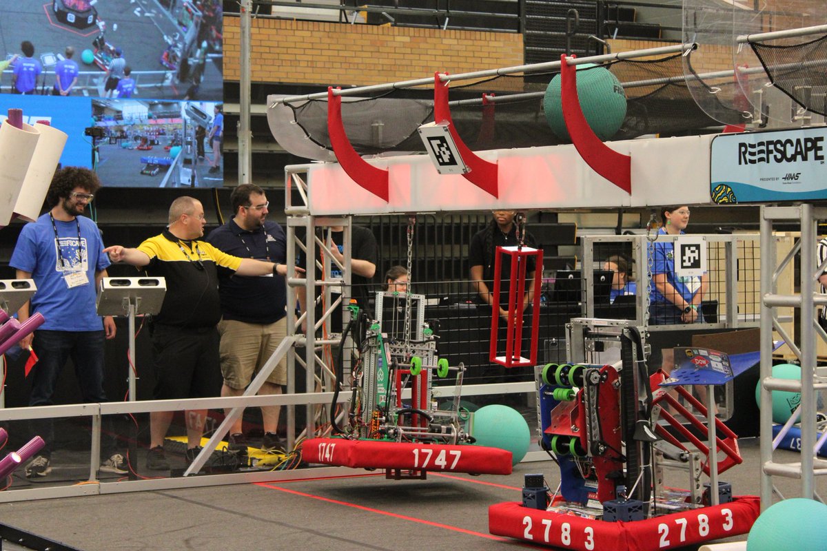 1747robotics's tweet image. HBR had our first offseason competition this weekend at RiverBOaT Rumble! We had such a great time competing and playing with teams from different states, as well as incorporating incoming freshmen to our team! We also stuck around afterward to help disassemble the field. 💚🐼