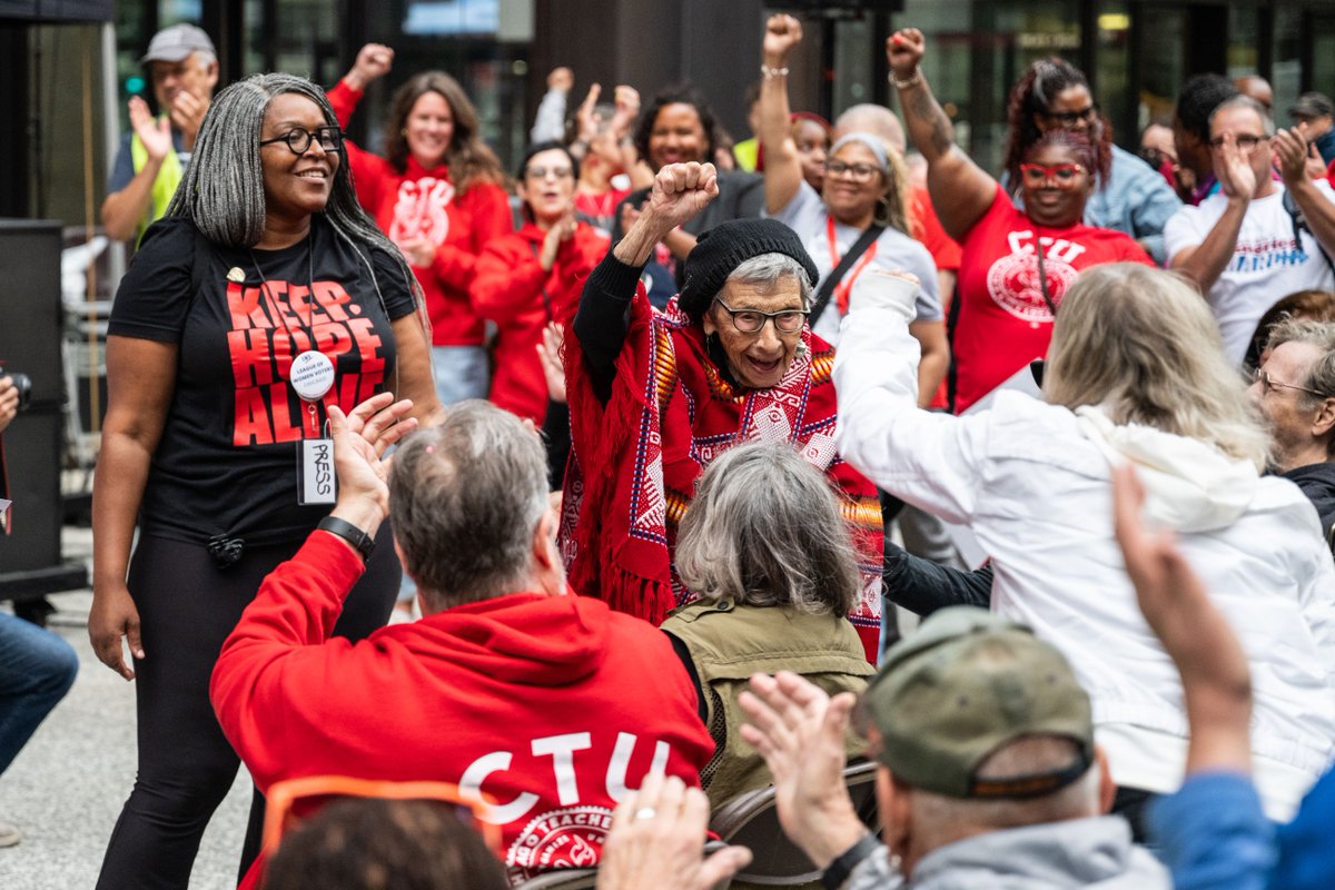 CTULocal1's tweet image. 📢 This week, we honored the late Congressman John Lewis and his vision for our nation at the #GoodTroubeLivesOn Rally in Chicago.
We rallied with educators, faith leaders, working families, and our community to keep fighting for the futures we deserve—ones where everyone has…