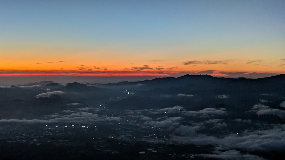 akadake2899m's tweet image. おはようございます。今朝の赤岳は晴れです。気温は９℃。穏やかな西風が吹いています。
＃赤岳
＃八ヶ岳