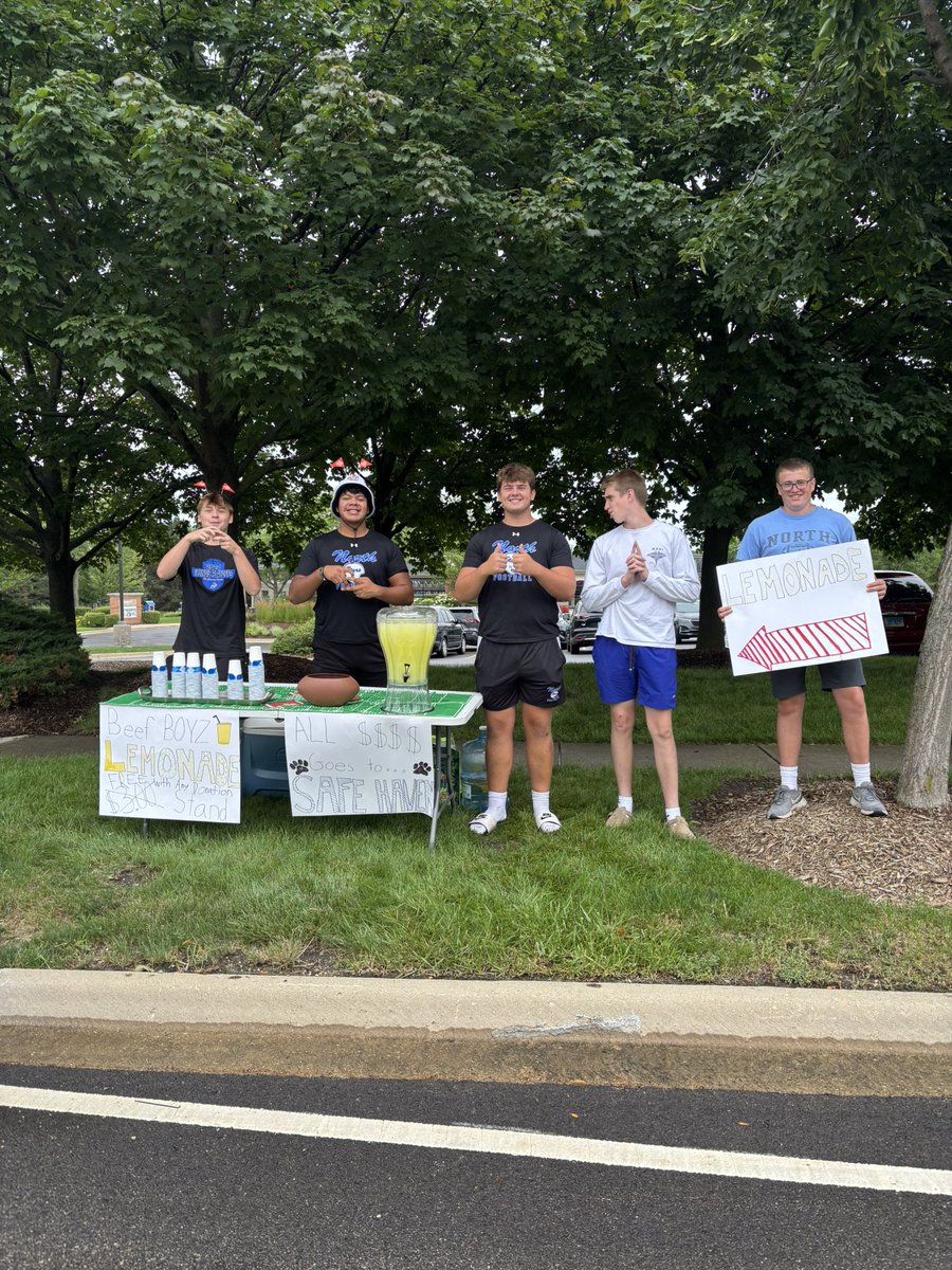 CooperKowalczyk's tweet image. The beef boys had a blast hosting a lemonade stand to support Safe Haven Dog Rescue and are proud to share we raised over $320! Safe Haven takes in hundreds of dogs each year from across the country—the money will help with vet bills and supplies. @SCNFBOFFICIAL