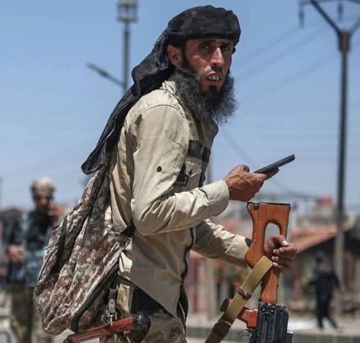 *🔴 عصابات الجولاني الارهابية تقتل القسيس خالد مزهر راعي كنيسة (الراعي الصالح الإنجيلية) مع جميع أفراد عائلته واخوته وابنائهم ووالده ووالدته (20 جثة) في مدينة ⁧ السويداء.*

هؤلاء هم من كانوا في سجون الاسد صيدنايا 
وغيرها