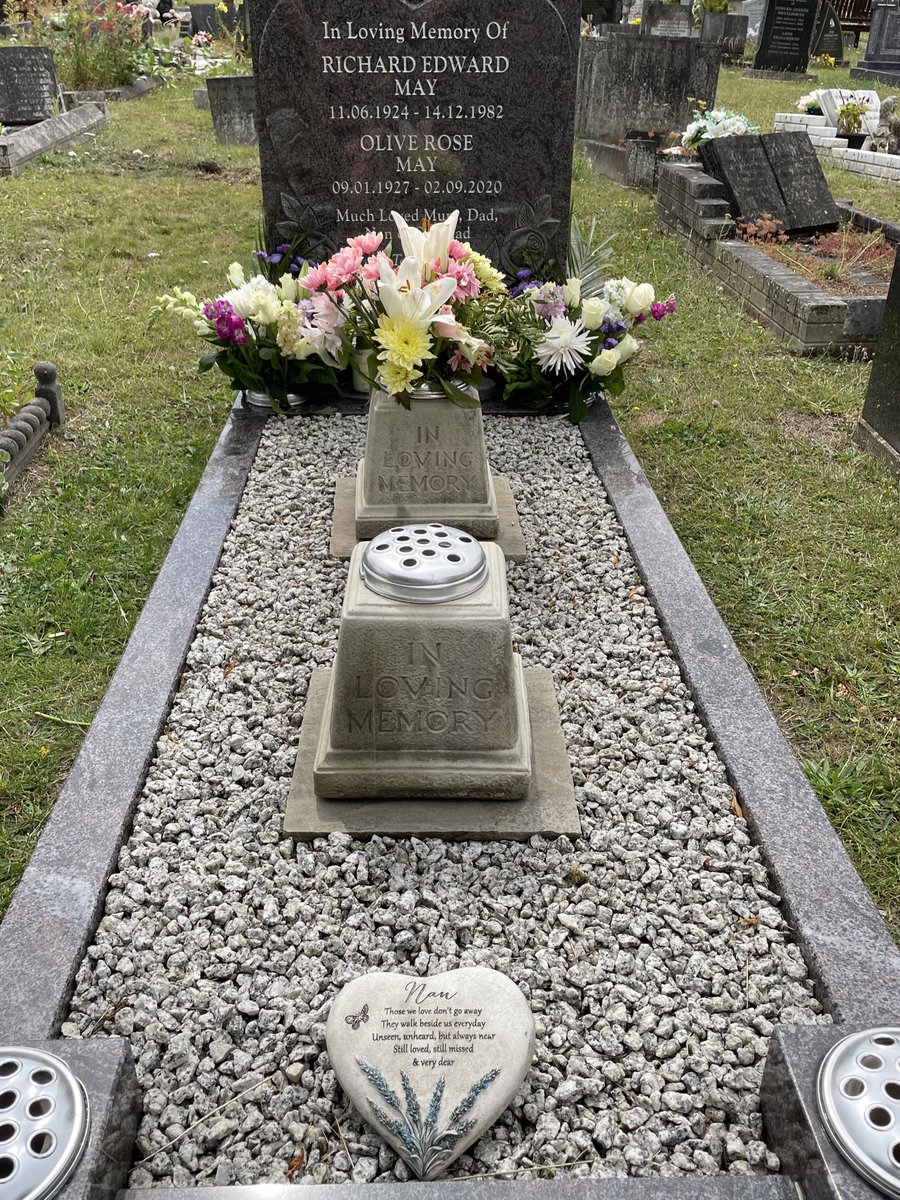 andrewian84's tweet image. Visit to the hometown for mum’s birthday and laid some flowers on Nan’s grave too.