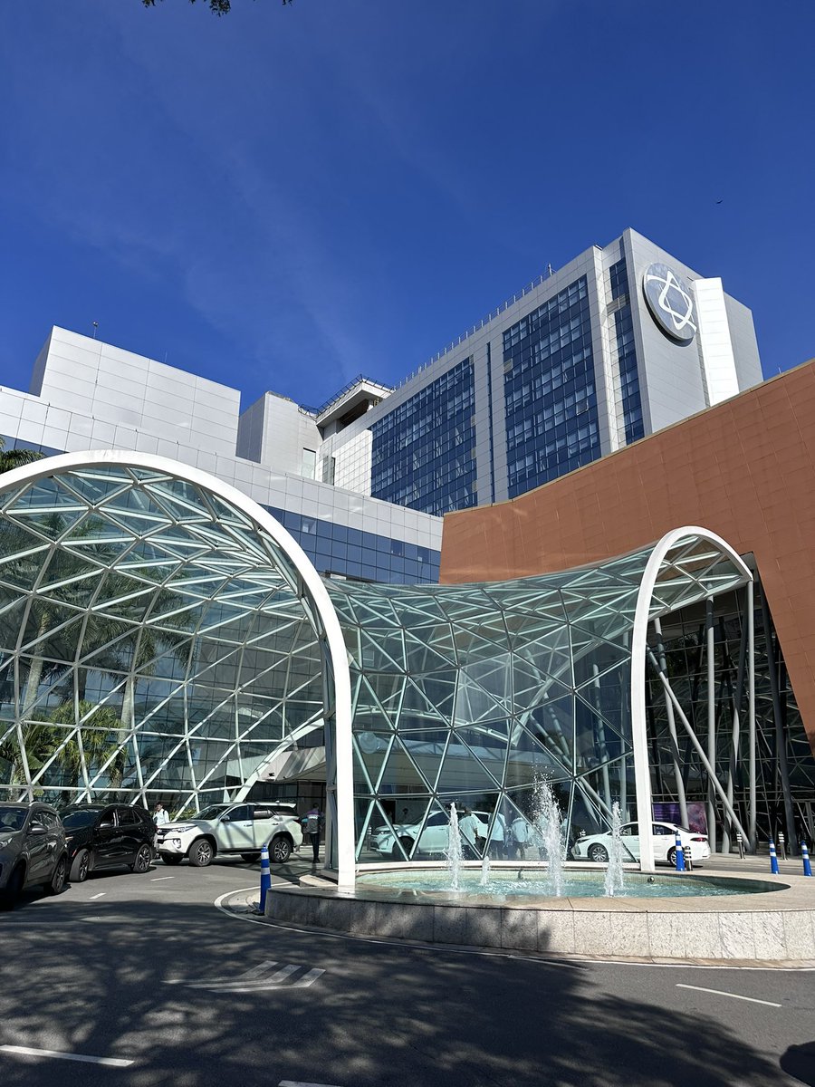 GomezDLeonMD's tweet image. Last month I had the opportunity to visit Hospital Israelita Albert Einstein in Saõ Paulo 🇧🇷 and I was very impressed.
Wonderful team, facilities and achievements in the field, especially in #CARTcells… No other like it.
Thanks for the invite and tour! @fabiopss…