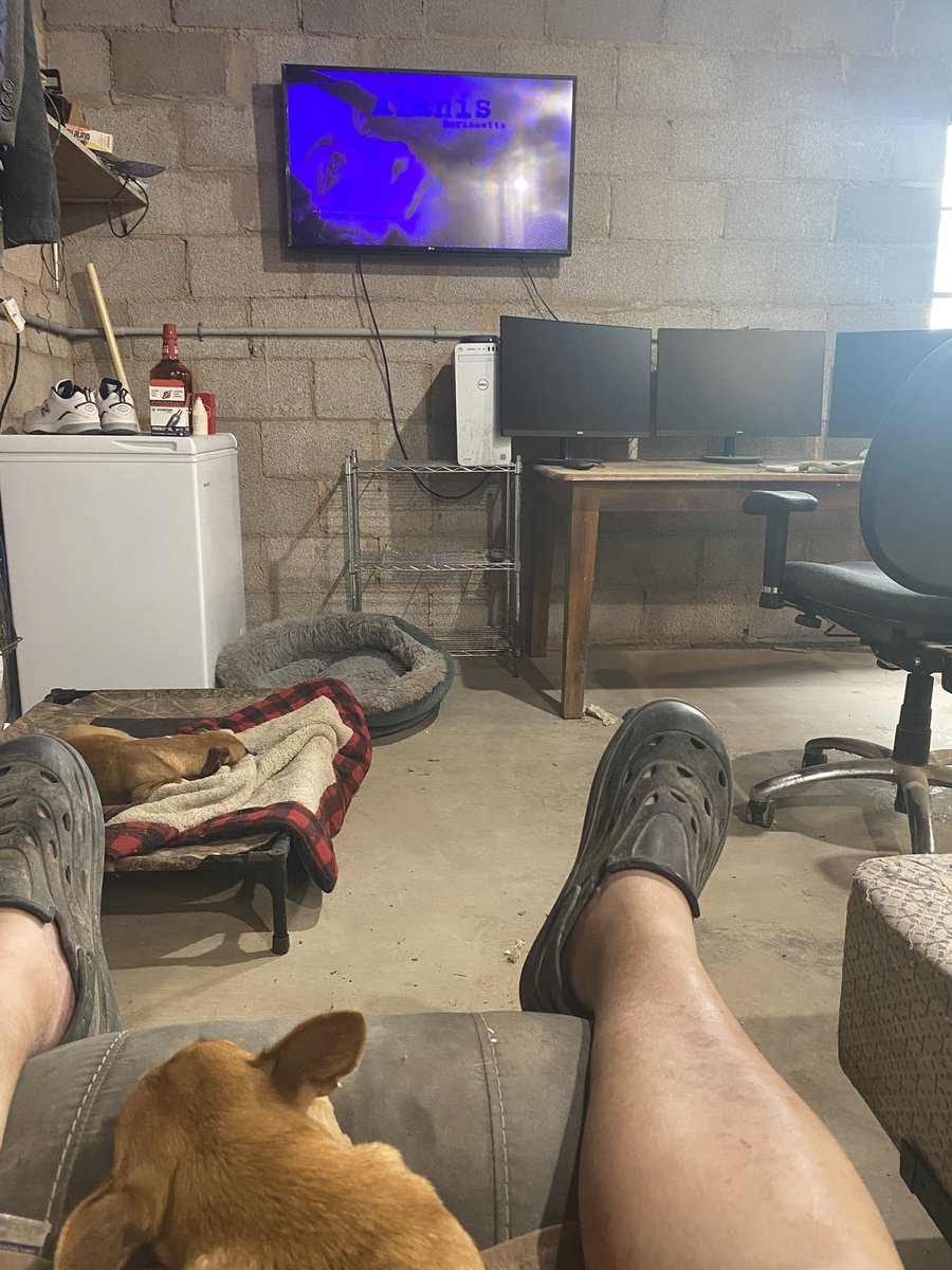 Virgil Bierschwale (@vbierschwale) on Twitter photo What a pain but I should be operational in a couple more hours
Moving recliner wore me out What a pain but I should be operational in a couple more hours
Moving recliner wore me out