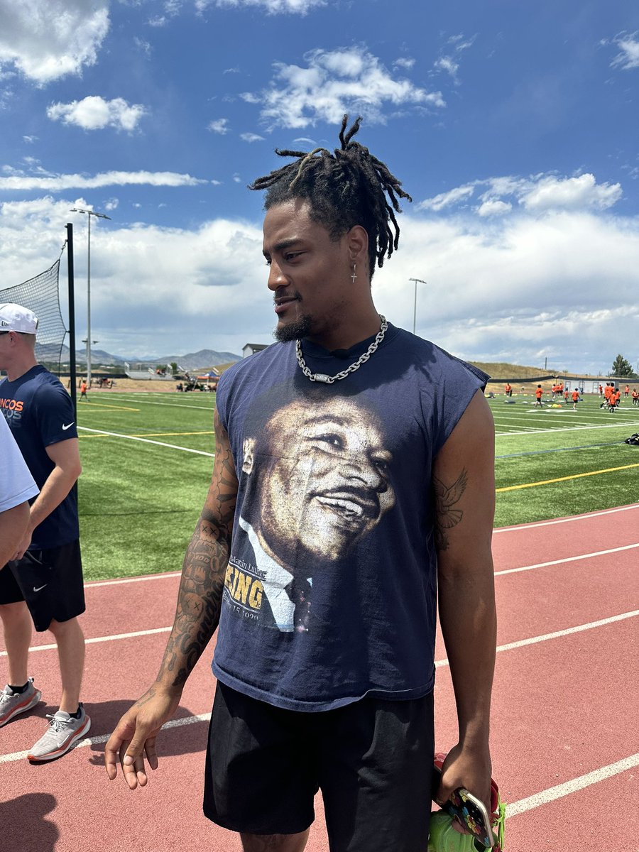 ZacStevensDNVR's tweet image. Nik Bonitto hosting a football camp for over 200 kids in Colorado today.
Really cool way for him to wrap up the offseason before training camp starts.