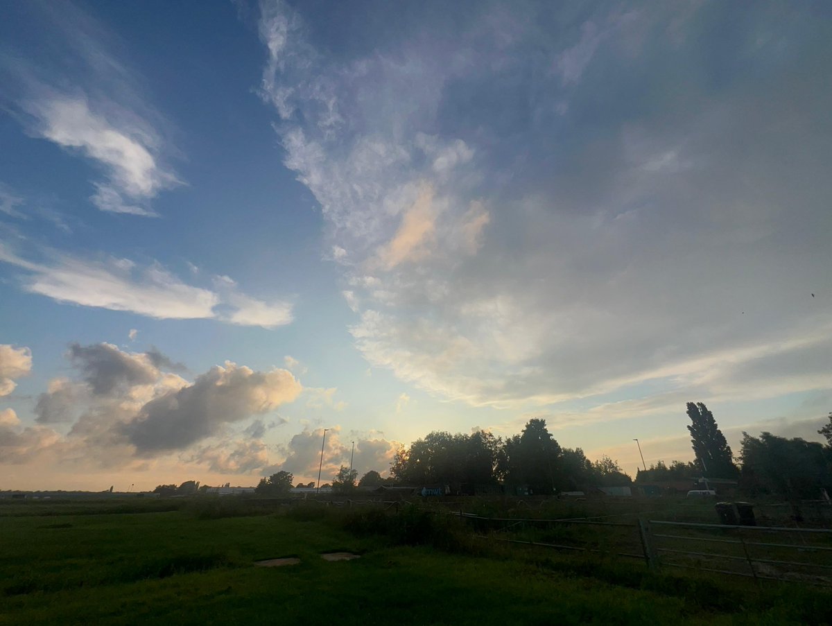 ronaldvanzijl's tweet image. 20/07/2025 – NL – Skyscapes
21:00 h
@Demo2020cracy @Elizabe32413720 @TexMericana @Raggedyedge1 @DELTA9_DELTA9 @BenKnight1980 @druid10 @IonisedSkyWatch @Clearskiesinit @SaskiaHeijden @ImagesCoast @OpChemtrails @Chemtrail101 @SergeLBrown @LegendreKristy @nogps1