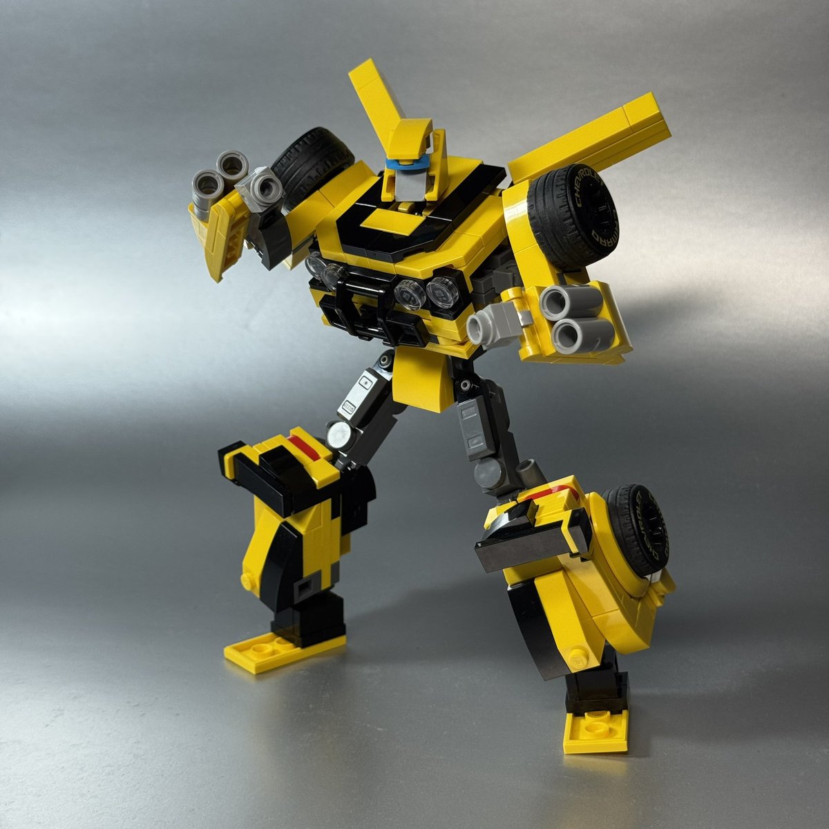 plastic_paddock's tweet image. Bumblebee heavily inspired by @studentscissors barricade build. My main goal was to keep its solid build and and have a more 6 wide speed champions aesthetic.