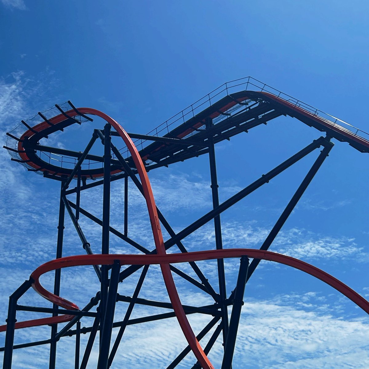 Just got 5 laps on Fire Runner at Lost Island, this coaster is ELITE!! Everyone needs to get out here to Waterloo, Iowa and ride!
