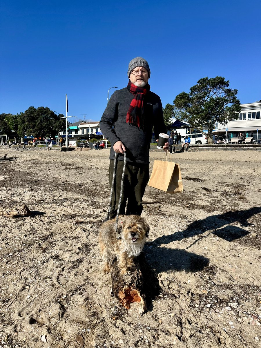 MossTheBT's tweet image. Dad saw a log so hopped up, proudly announcing “Dad on a log!”. I didn’t want him to look like a wally, so I hopped up too.
#DadnDogOnALog 😬😂