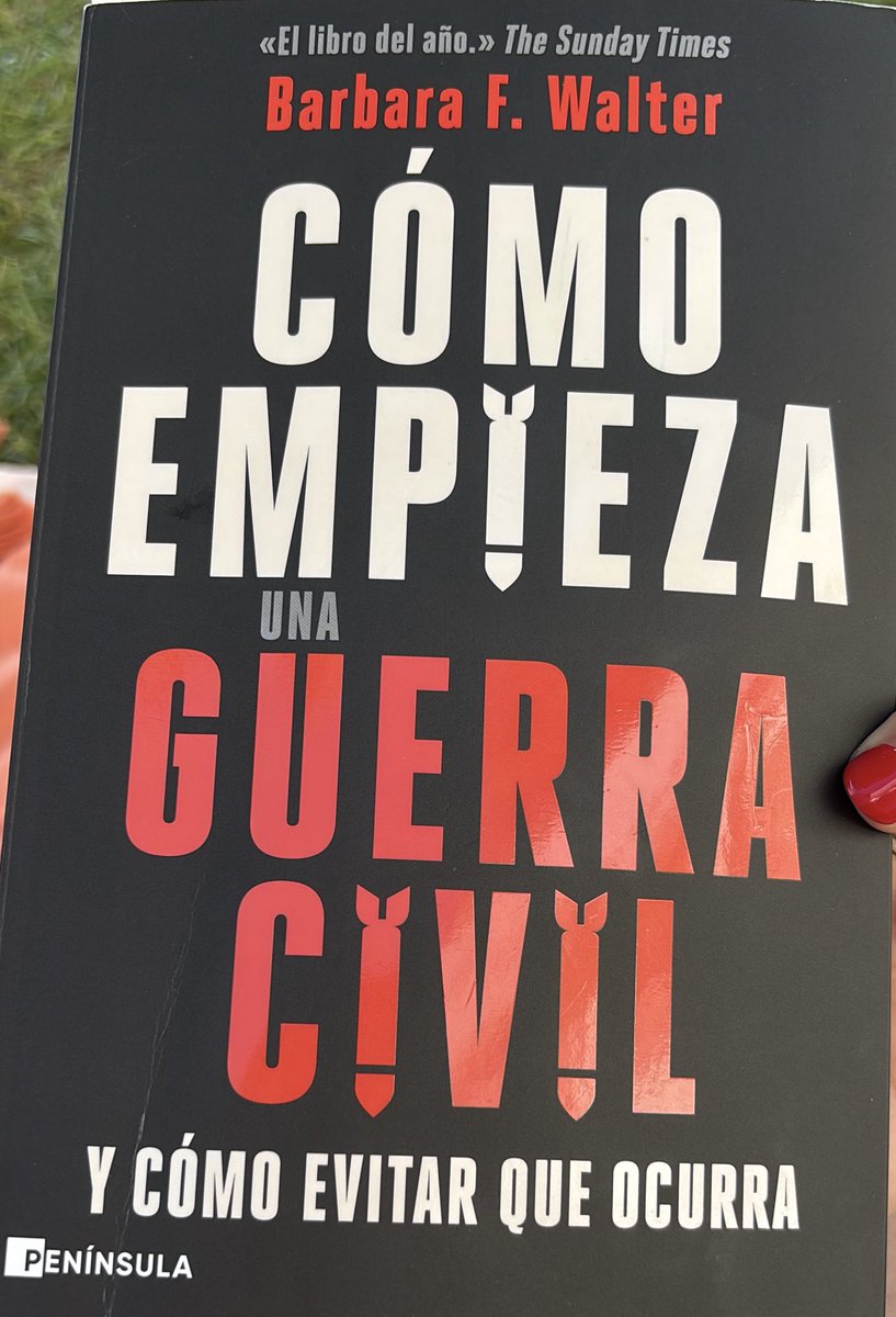 marrubio's tweet image. Acabo de terminarme este libro. Y aunque habla de los EEUU sobre todo, en realidad nos interpela a todos. Las señales están. ¿Sabremos evitar la faccionalización y a los emprendedores étnicos?