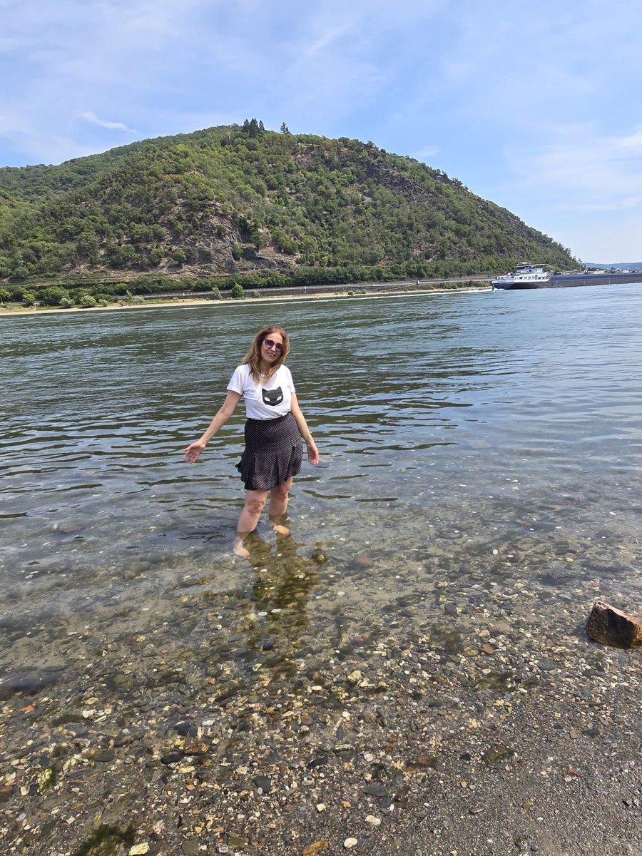 Ren Nehrinin serin sularında serinlemek