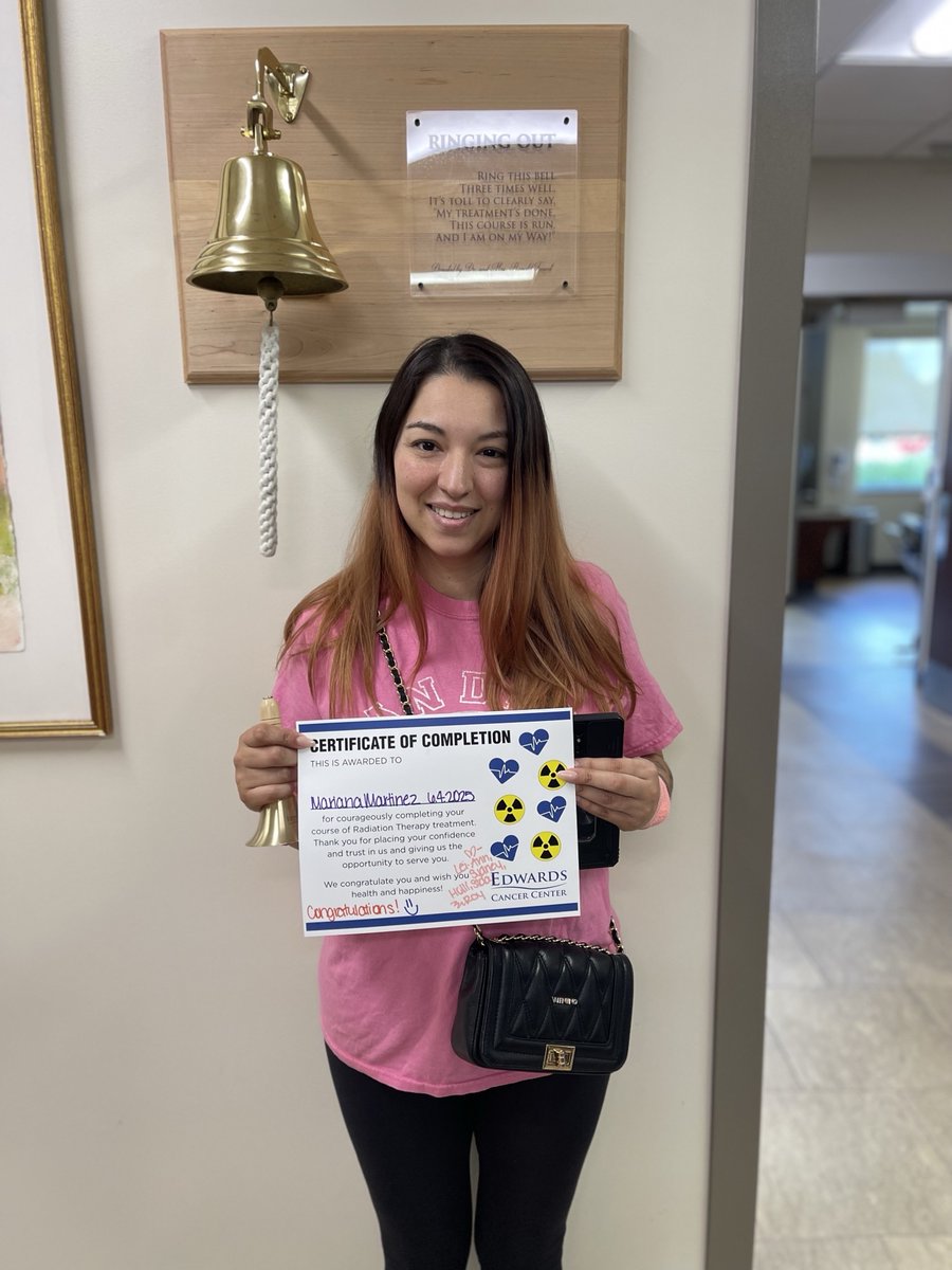 Congratulations Mariana on completing your rounds of Radiation Therapy treatments with us here at Edwards Cancer Center🔔🎓

#RadGrad #StrongerTogether #FirstChoiceForCancerTreatment #CompassionateCancerCare #RingThatBell