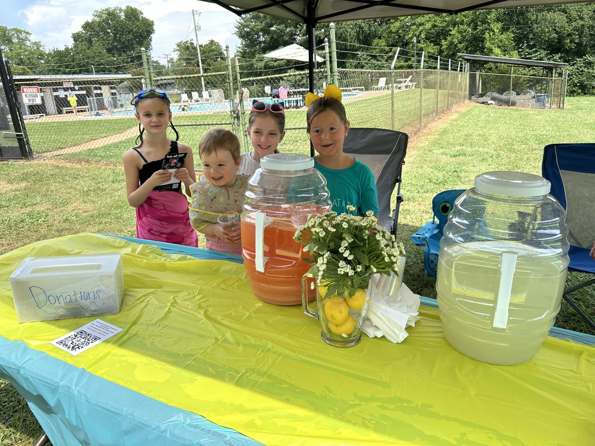 mobcknox's tweet photo. Enjoy fresh lemonade and donate to the Isaiah 117 House! Stop by the Arrowhead Pool before 5:00 and these sweet girls will serve you with a smile! https://t.co/s91j6Ajy7f