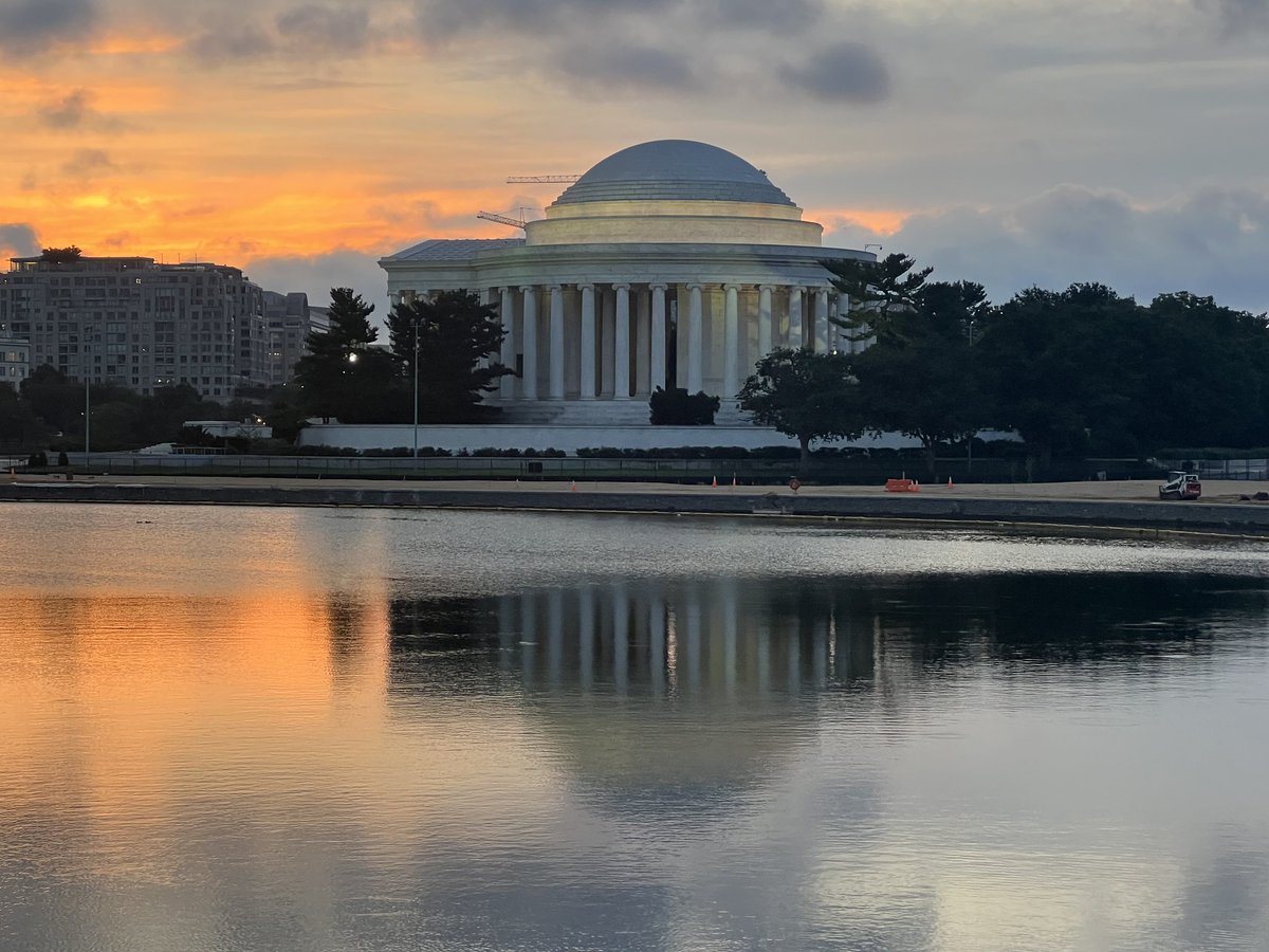 capitalweather's tweet image. Nicer CWG.Live forecast coming this week but we're watching radar for one last evening before low rain chances arrive. 8:29 p.m. tonight we'll chat here and on the blog about serious heat and humidity pausing, too!
Photo by Jeannie in D.C.