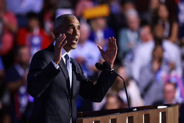 TheRoot's tweet image. Barack Obama Says Young Boys Need Gay Men In Their Lives and Black Men Are on Fire About It dlvr.it/TM1cMy