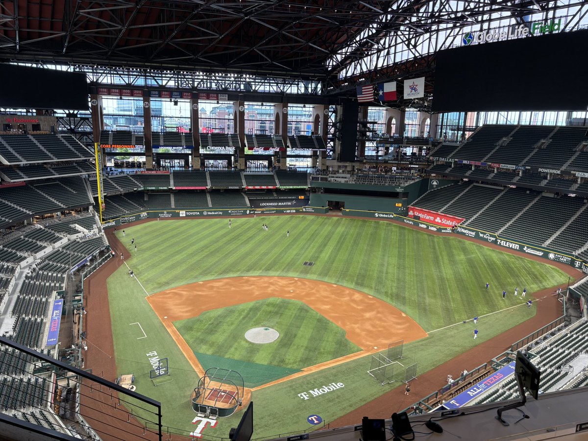 GuillermoCelis's tweet image. Globe Life Field en Arlington, TX. Nuestro Domingo de Grandes Ligas hoy con el 3o. de la serie en la que los Rangers tratarán de sacar las escobas para barrer a los Tigers y Tarik Skubal. Acompáñenos 19:00 Hrs. ET, 17:00 Hrs. CDMX en ESPN, ESPN Deportes y Disney+ Como siempre,…