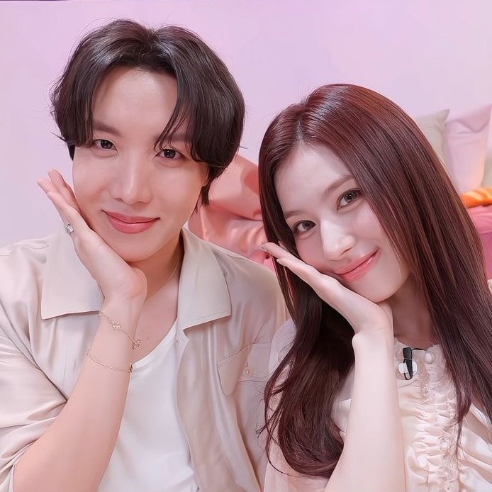 jungville's tweet image. wonhee: quando penso em grupos, o primeiro que vem a mente é o TWICE subaenim. elas se tornaram parte do meu dia a dia.
yunah: somos apenas novatos e mesmo assim o bts conversou conosco e nos disseram 'nós realmente gostamos de ouvir suas músicas'. 🥹