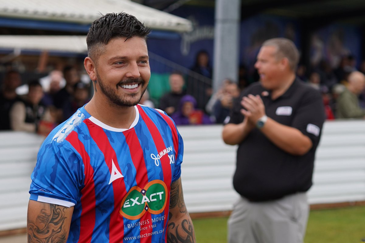 RoyWarner5's tweet image. I am not sure who had the most fun at Elliot Justham’s testimonial between @MaldonTiptreeFC Jammers XI and @Dag_RedFC Legends.