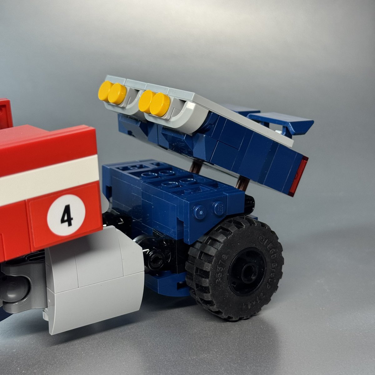 plastic_paddock's tweet image. Cybertronian Optimus prime. Here is an alternate of my Optimus that has much more of @studentscissors strika showing through. I love that model so much that I had to have alternate parts to make it work.