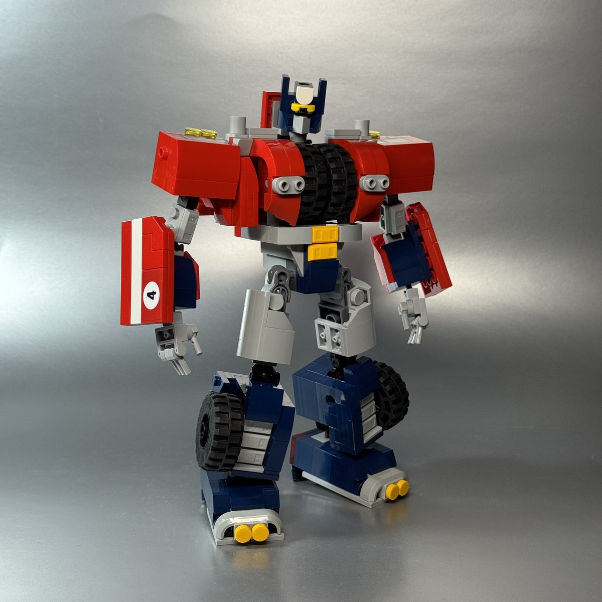 plastic_paddock's tweet image. Cybertronian Optimus prime. Here is an alternate of my Optimus that has much more of @studentscissors strika showing through. I love that model so much that I had to have alternate parts to make it work.