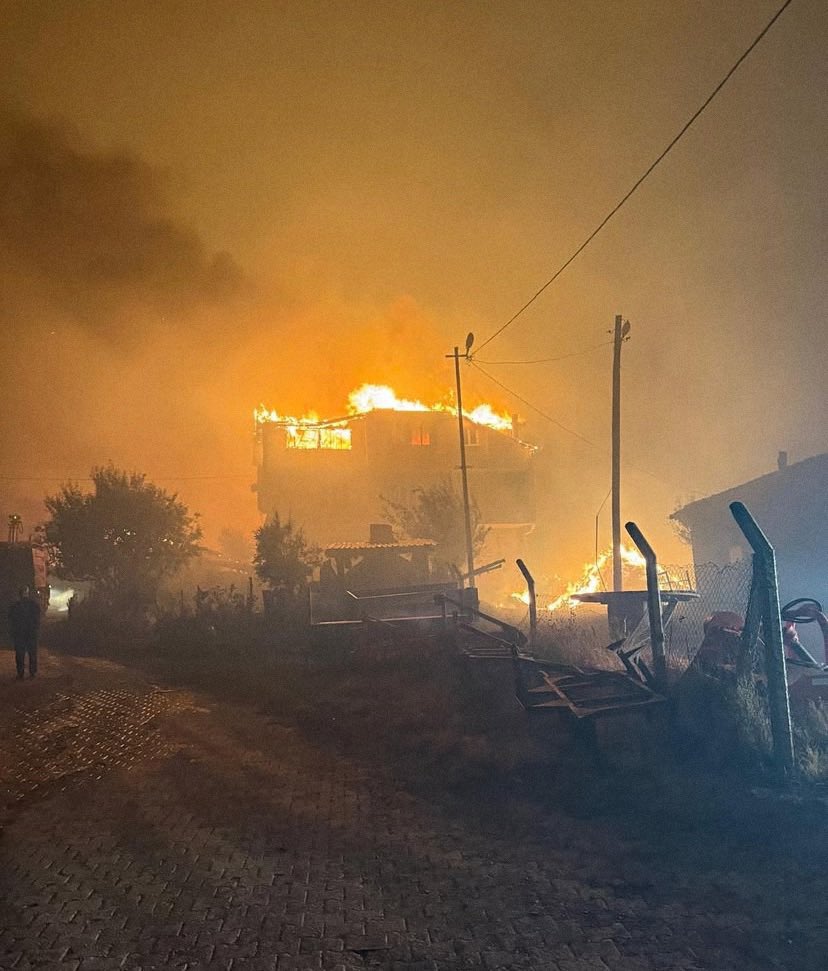 yangın evlere ulaşmış acil destek gerekiyor #SakaryaYanıyor