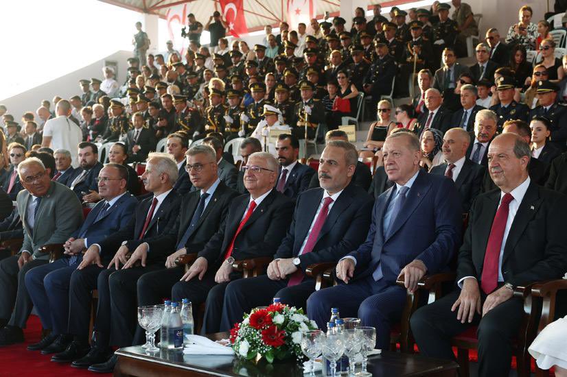 Lefkoşe’de Cumhurbaşkanımız Sayın Recep Tayyip Erdoğan ve KKTC Cumhurbaşkanı Sayın Ersin Tatar’ın katılımı ile gerçekleştirilen 20 Temmuz Barış ve Özgürlük Bayramı Törenlerine iştirak ettik.

Türkiye ve Türk Milleti olarak KKTC’nin ve Kıbrıs Türk Halkının egemenliği ve
