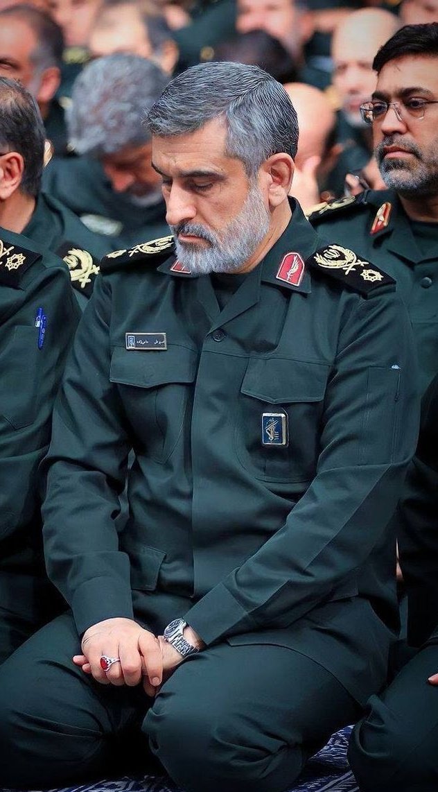 fatemiM0's tweet image. بر ما گذشت آنچه نباید می‌گذشت 
باقی عمر هرچه بادا، باد!❤️‍🩹