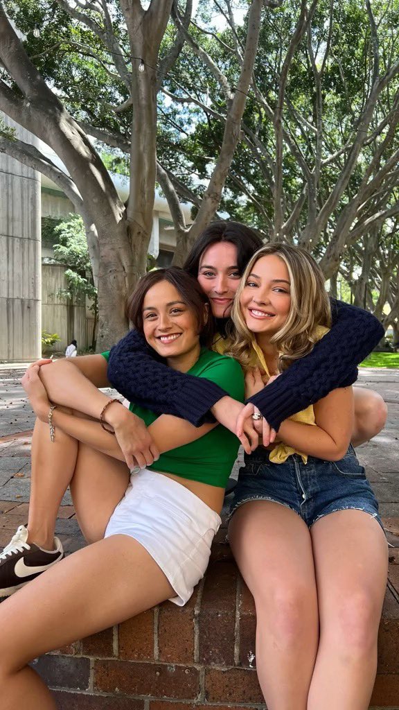 madelynfiles's tweet image. behind the scenes of ‘i know what you did last summer’ ♡