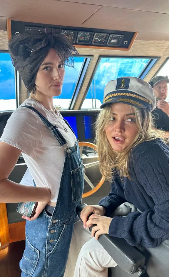 madelynfiles's tweet image. behind the scenes of ‘i know what you did last summer’ ♡