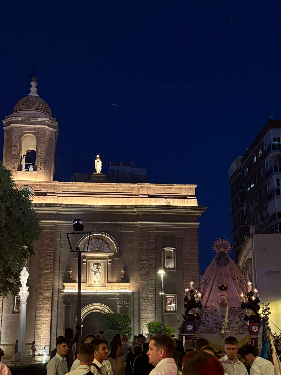 Llega Nuestra Señora del Carmen de las Huertas a la Plaza de San Sebastián.

• Dolorosa del Amor (Ricardo J. García Martí), dedicada a <a href="/HdadAmorAlm/">Hermandad del Amor de Almería</a>.
• Siempre la Esperanza (<a href="/espinosaestepa/">Jesús Joaquín Espinosa de los Monteros Pérez</a>)

<a href="/ReinaHuertas/">Reina de las Huertas</a>
#SoñandoMúsica
