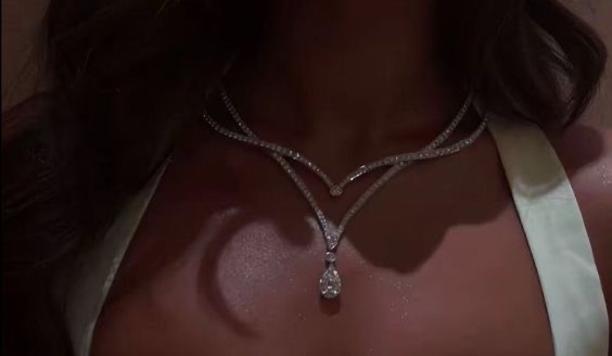 i  NEED this necklace