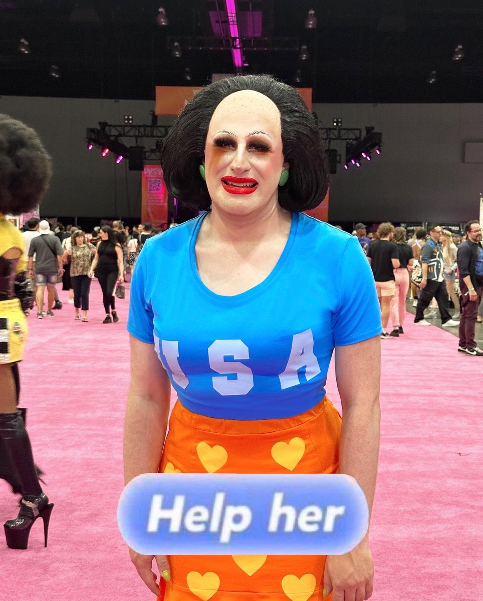 TheLomaPrietta's tweet image. Happy 1 year anniversary to Project Makeover Girl at DragCon (RIP)