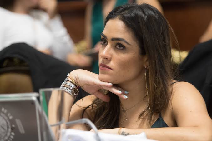 VctorCa07651147's tweet image. La nueva diosa de la derecha en México es @AlessandraRdlv, la que será jefa de gobierno y presidenta quitando objetos inanimados que ponen en jaque al sistema (según ellos), mientras los narcomenudistas de Tepito, las putas y travestis de Buenavista y demás, felices. Muy chingón.