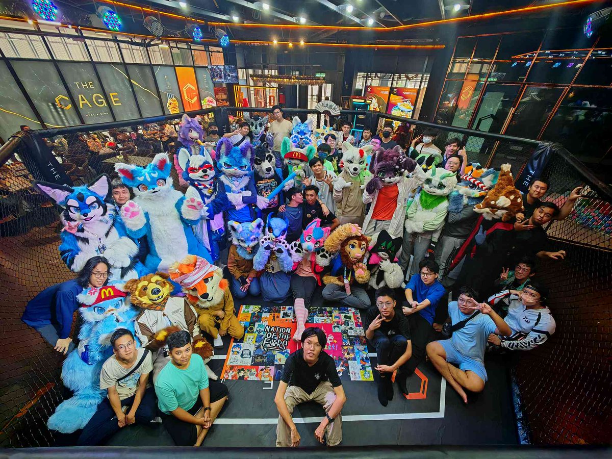 AimenNicko's tweet image. Thanks to our team ! You all did great and successfully organize and lead this furmeet~
Total Attendee : 61