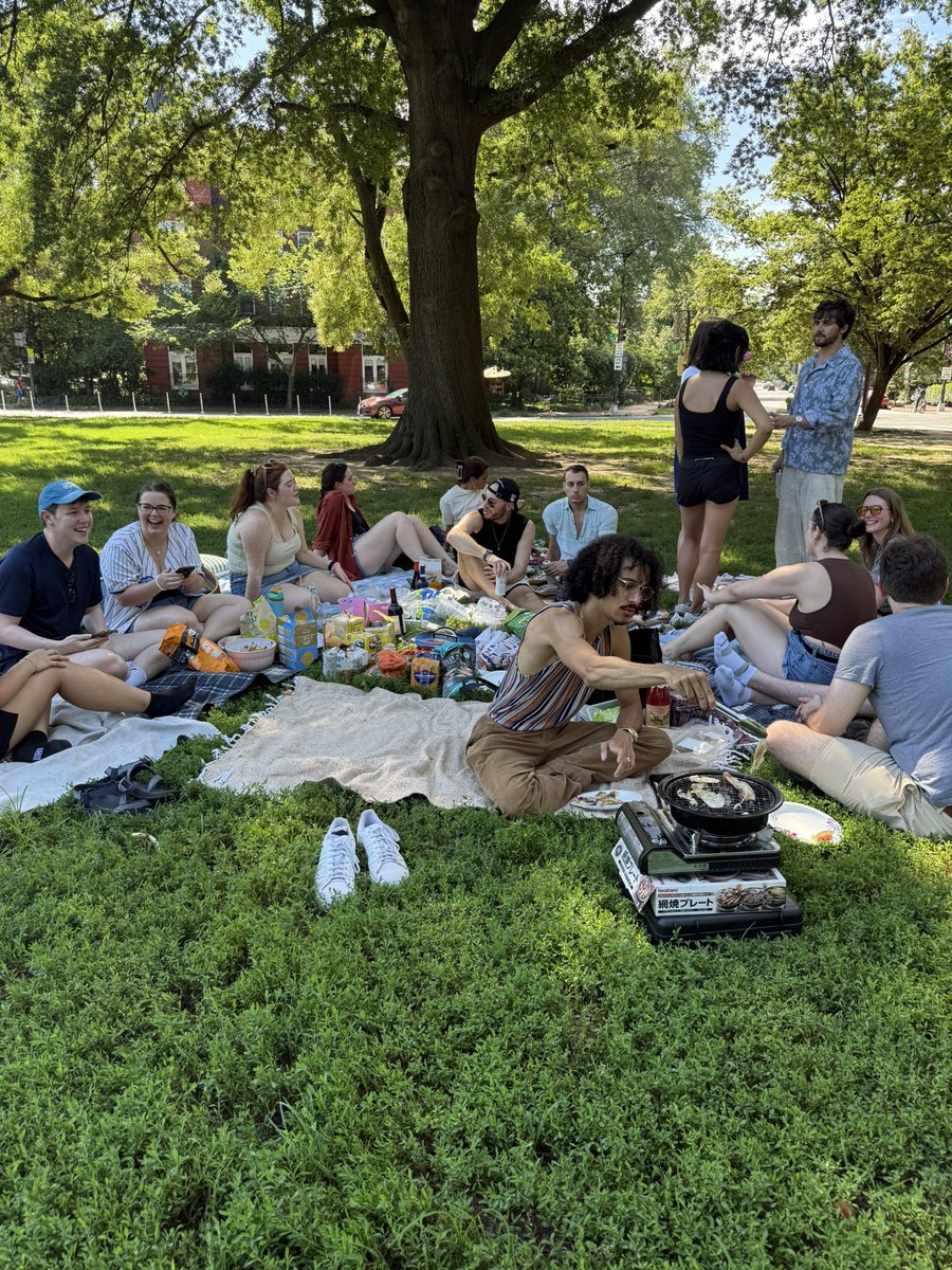 AndrewSolender's tweet image. everyone should have that one friend who brings kbbq to the picnic