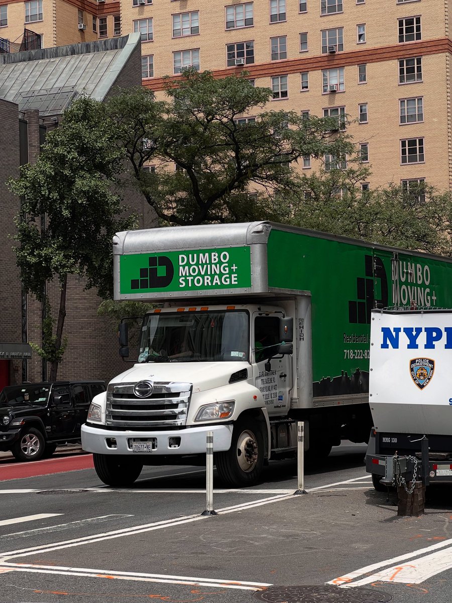 Just a regular day of turning NYC’s chaos into smooth moves. Look for the green truck, we’re probably around the corner.
#DumboMoving #NYCmovers #MovingInNYC #GreenTruckNYC #ManhattanMoves #BrooklynMovingDay #QueensMovers #BronxMoving #NYCMoveDay #WeMoveNYC