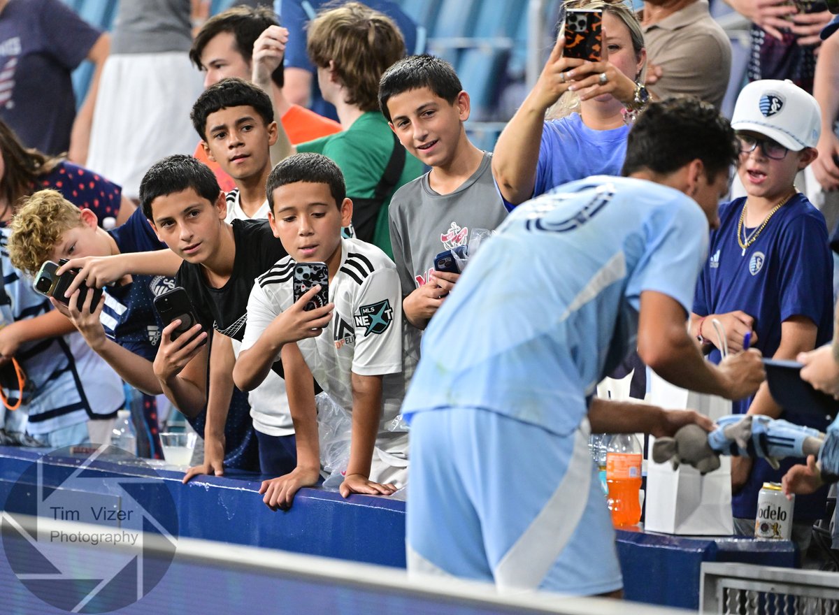 TimVizerPhoto's tweet image. New York FC tied 1-1 with Sporting KC in a Major League Soccer game Sunday night. I was covering the game at Children's Mercy Park in Kansas City for my agency, Sipa USA. timvizerphotography.com @MLS @SportingKC @newyorkfc #SportsPhotographer #soccer