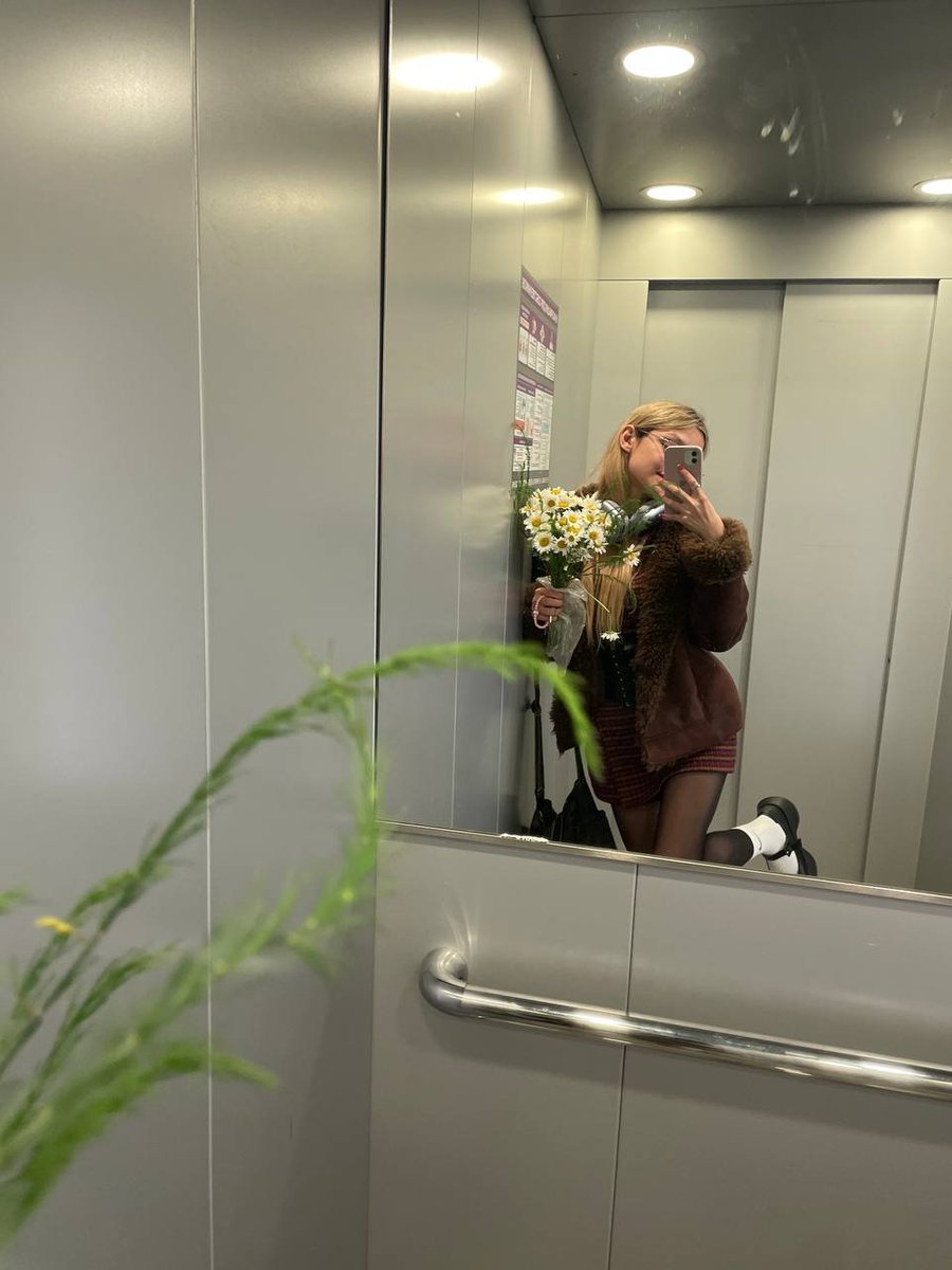 crystalsonyaa's tweet photo. just a skinny blonde dreaming of changing her style to an alt girl and ... wildflowers 💮🌸✨

#altgirl #egirl #alternativegirl #blonde #petitebabygirl #slim #skinny https://t.co/q2qh0B8vn2