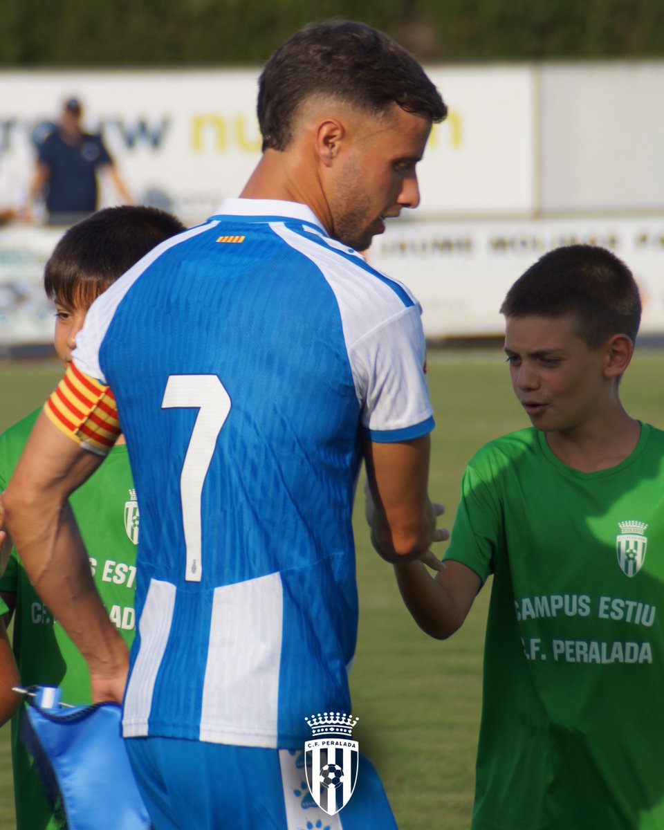 CFPeralada's tweet image. 📸 Moments inoblidables al Municipal!

Els joves del Campus van sortir al camp amb els jugadors del @RCDEspanyol i del @cfperalada i van gaudir d’una experiència màgica plena d’il·lusió i signatures! 💚⚽️

Gràcies: @Perelada, @peraladamasmarc, @decoasports 🙌

#SomPeralada 💚⚔️