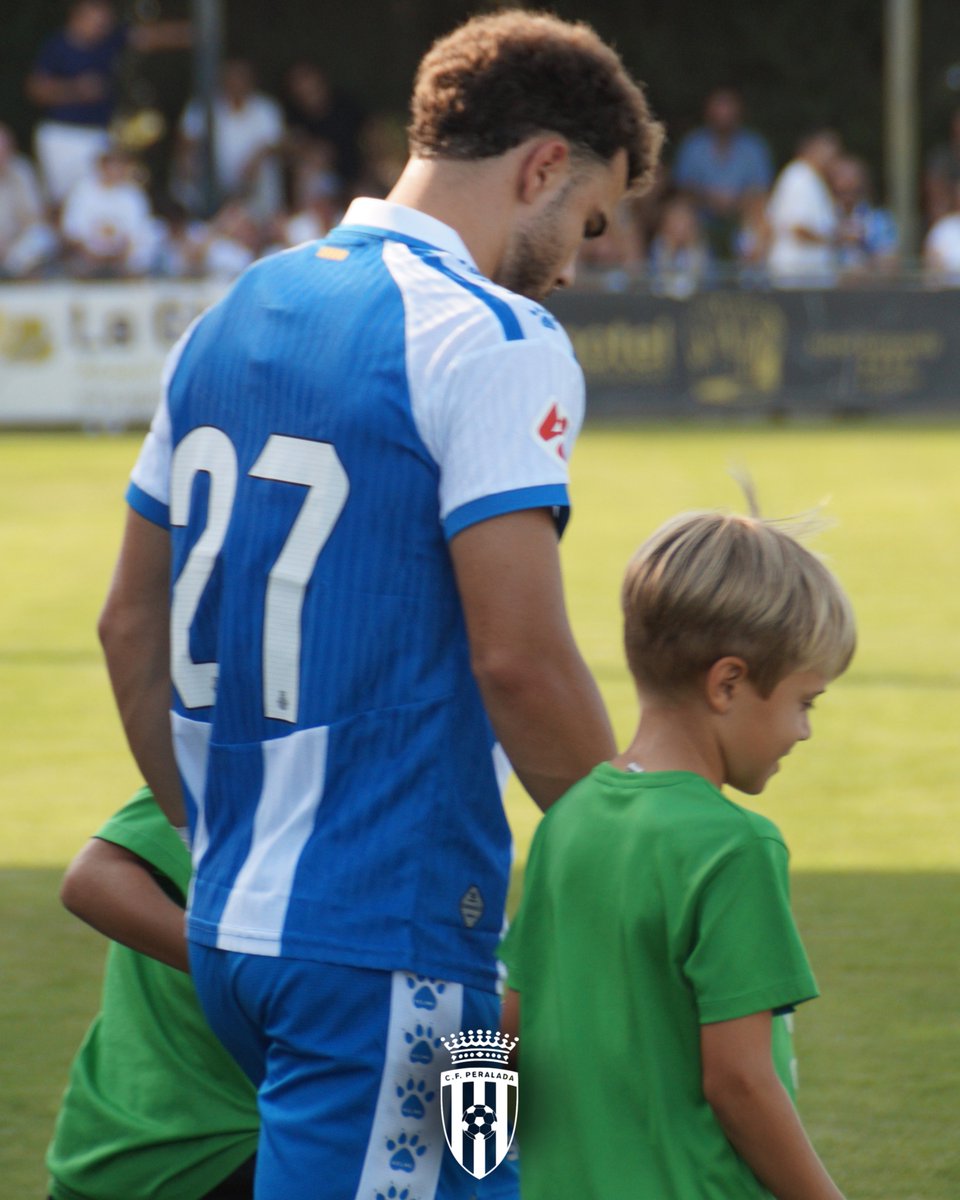 CFPeralada's tweet image. 📸 Moments inoblidables al Municipal!

Els joves del Campus van sortir al camp amb els jugadors del @RCDEspanyol i del @cfperalada i van gaudir d’una experiència màgica plena d’il·lusió i signatures! 💚⚽️

Gràcies: @Perelada, @peraladamasmarc, @decoasports 🙌

#SomPeralada 💚⚔️