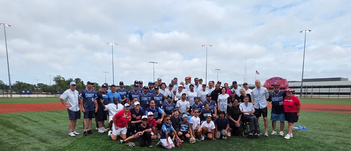 Andrefor40th's tweet image. Many thanks to Silvana Tabares for organizing the Charity Softball Game at Kerry Wood Cubs field! Alders Vs. CPD Knights! Congrats to the Knights on this one.