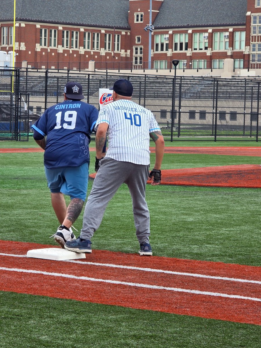 Andrefor40th's tweet image. Many thanks to Silvana Tabares for organizing the Charity Softball Game at Kerry Wood Cubs field! Alders Vs. CPD Knights! Congrats to the Knights on this one.
