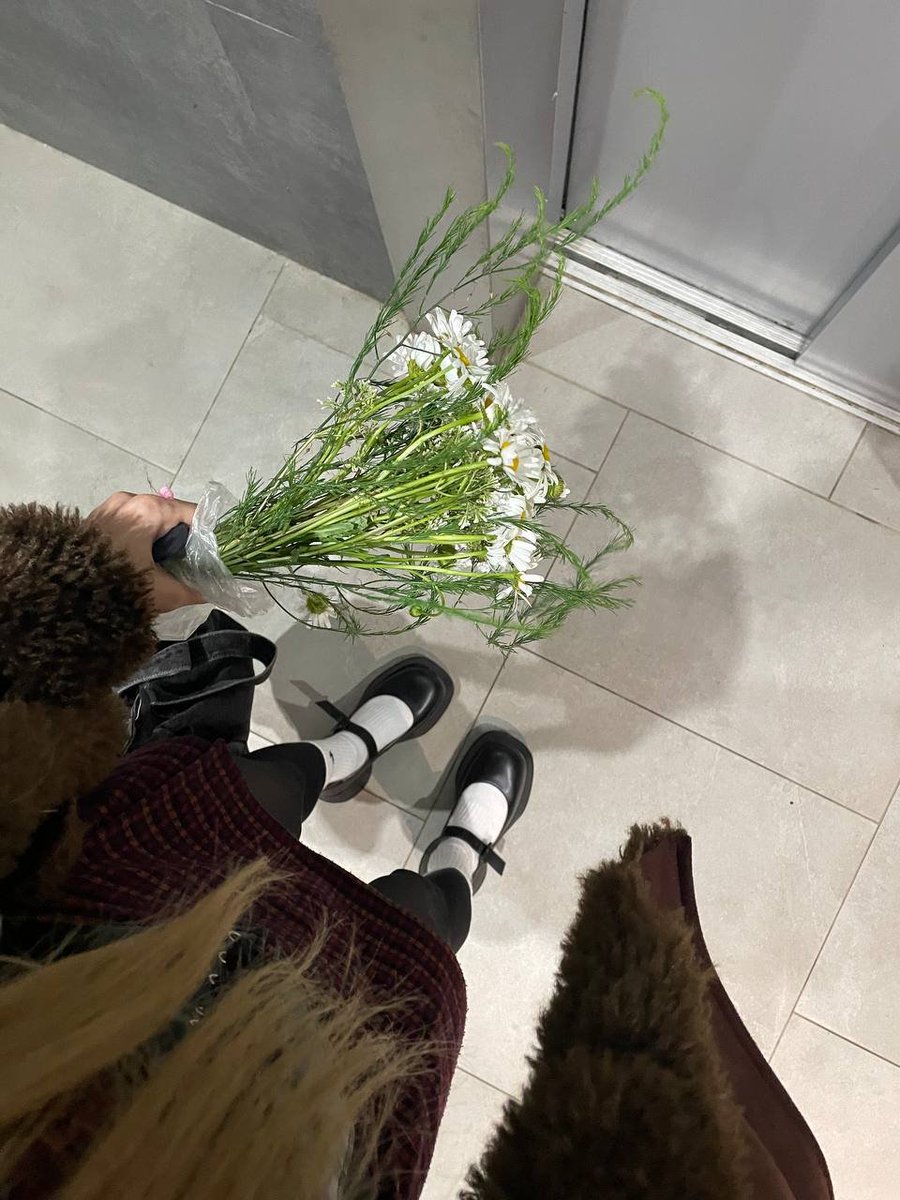 crystalsonyaa's tweet photo. just a skinny blonde dreaming of changing her style to an alt girl and ... wildflowers 💮🌸✨

#altgirl #egirl #alternativegirl #blonde #petitebabygirl #slim #skinny https://t.co/q2qh0B8vn2