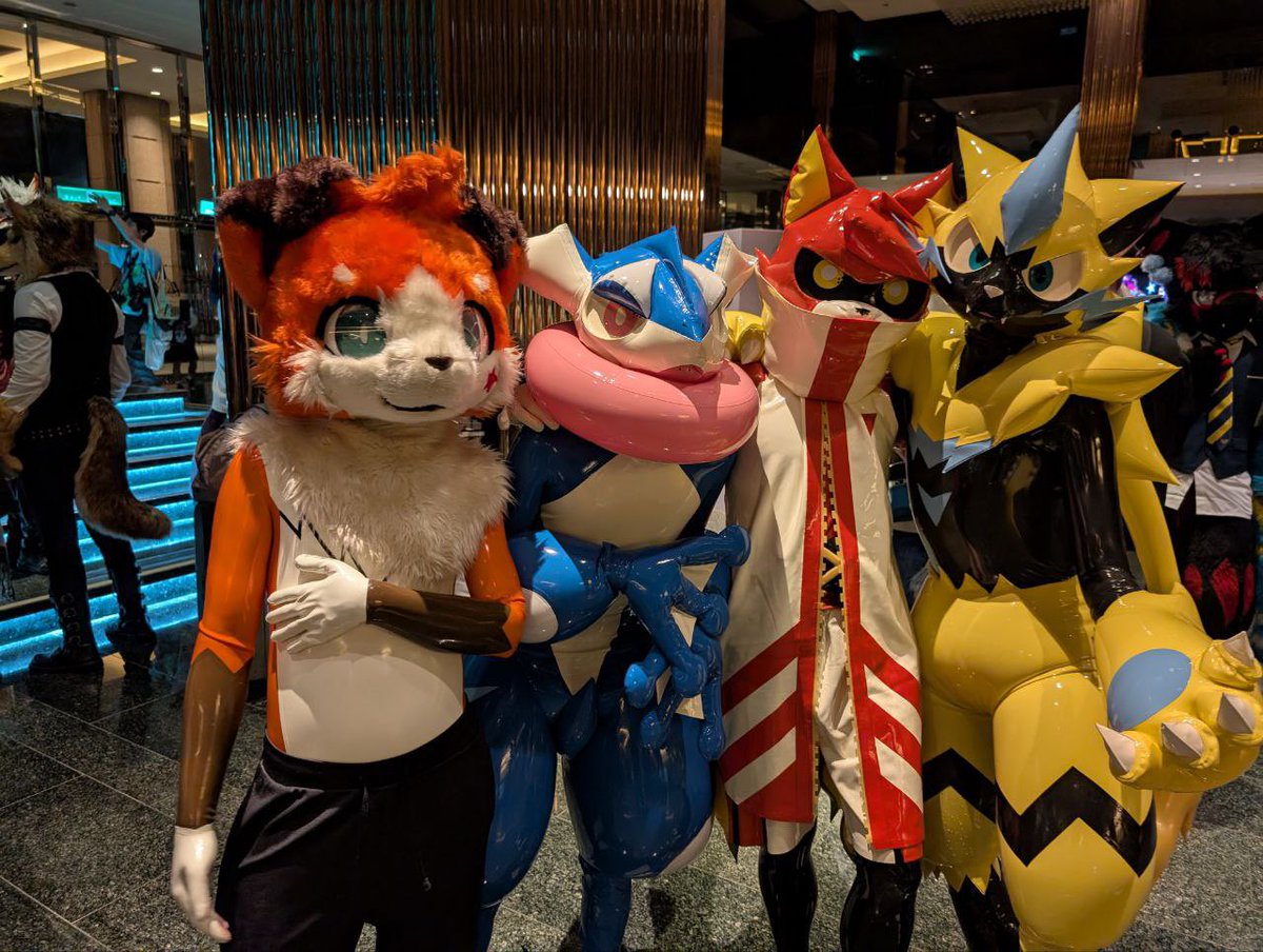 我現在好滑 紅丸！！！好油
📸給給