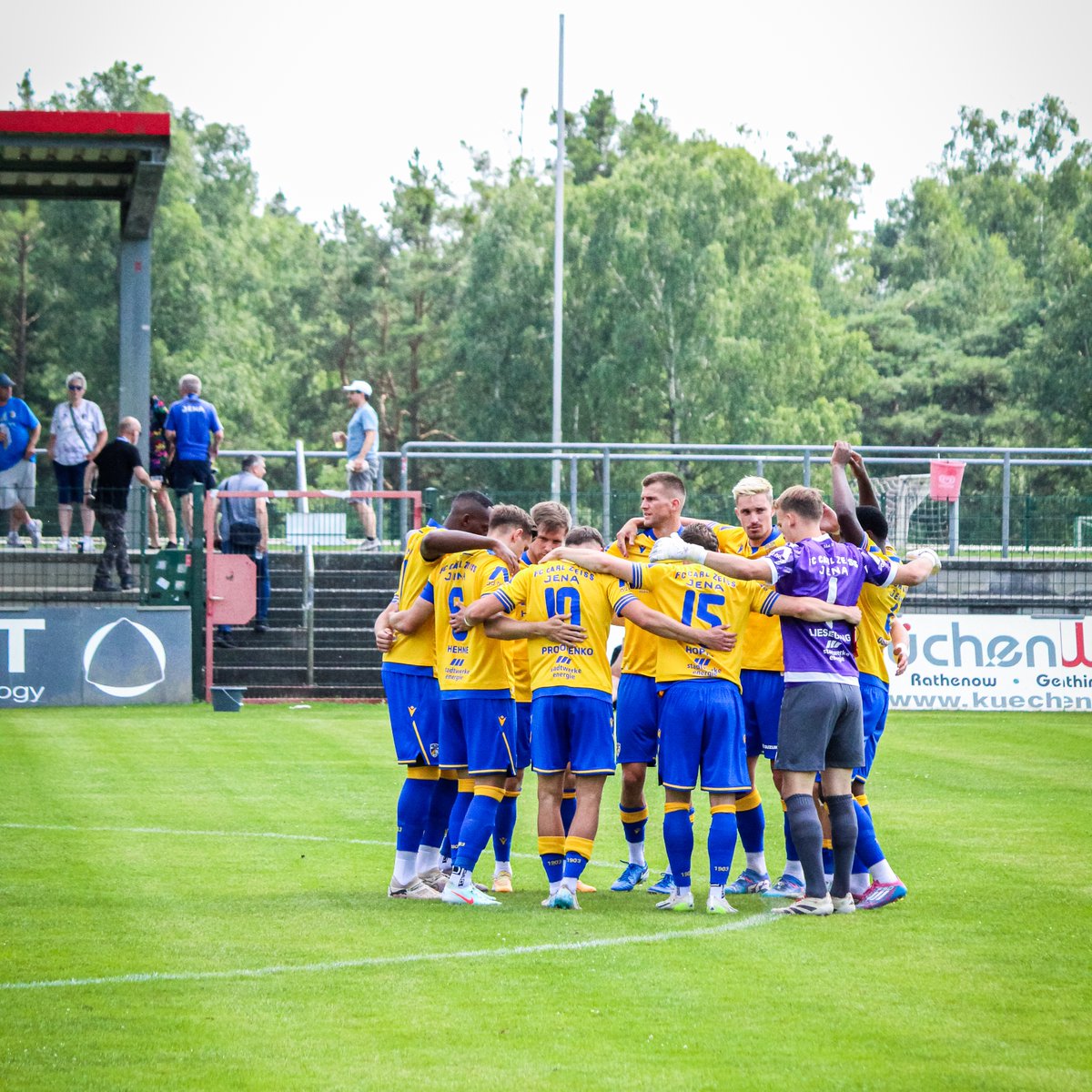 fccarlzeissjena's tweet photo. VORM SAISONSTART:
FCC GEWINNT IN RATHENOW MIT 4:0
Zum Spielbericht 📲 https://t.co/Miul0fFTIq
#FSVFCC #MehrAlsFußball #fccarlzeissjena #Rathenow #Testspiel https://t.co/m82fZ7zRux