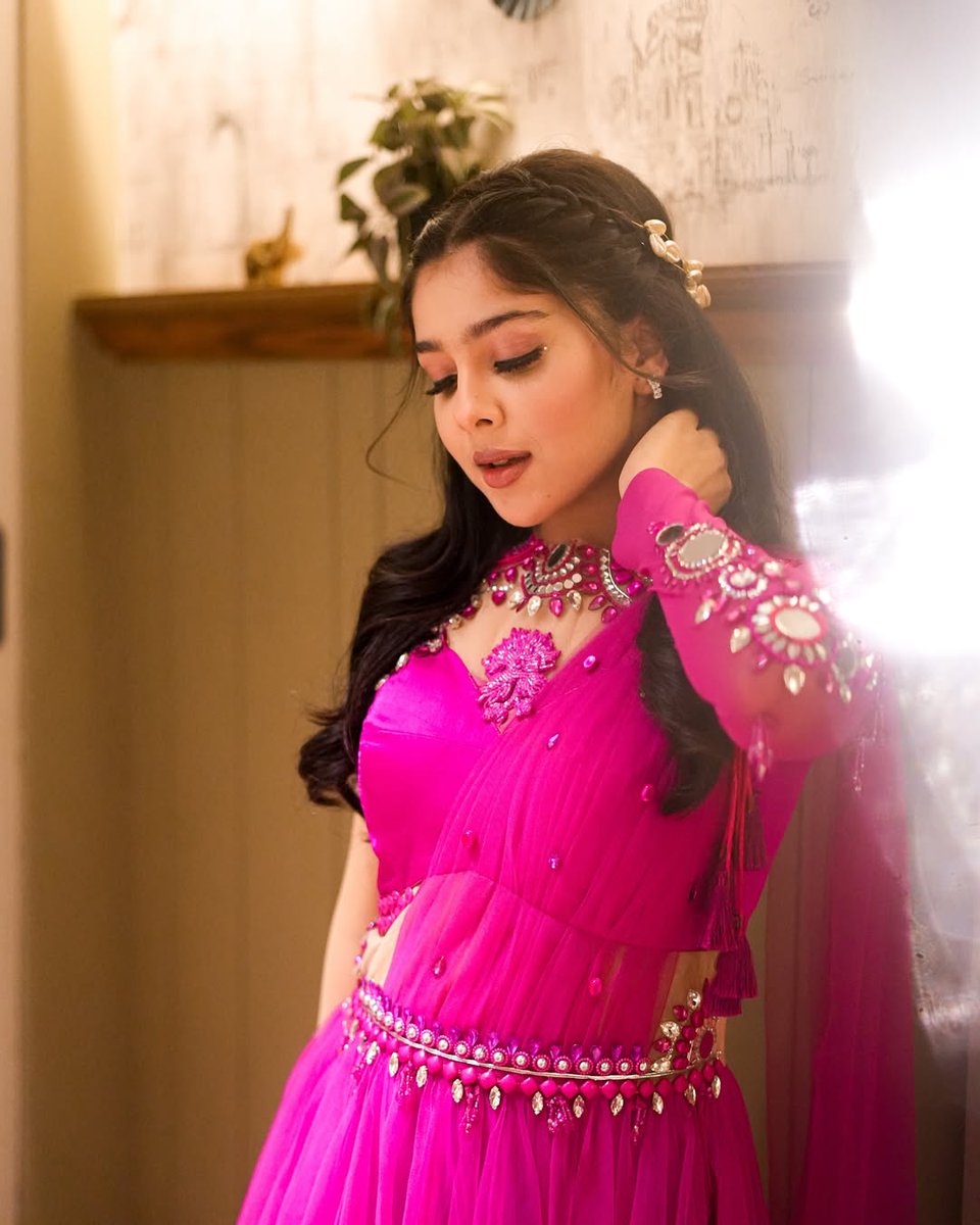 Apki #AnuSharma 😊💕💫
<a href="/ZeeTV/">ZeeTV</a>  

#ZeeRishtonKaMela #TummSeTummTak #TSTT #Anu #Zeetv #NiharikaChouksey